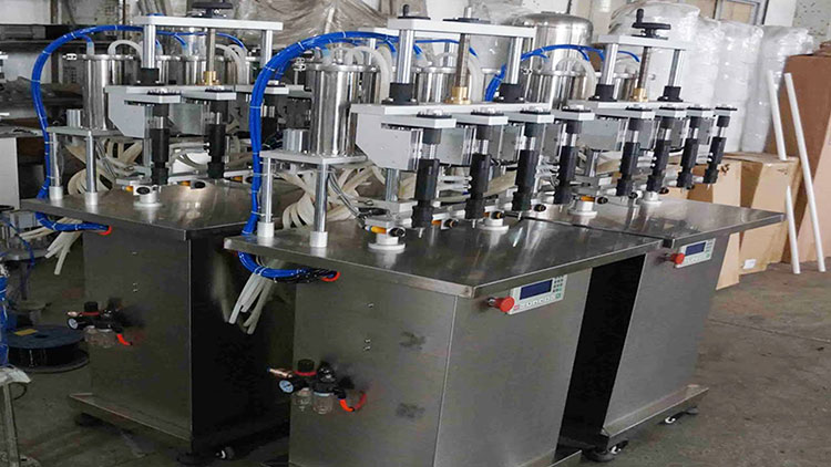 Vacuum Liquid Filling Machine