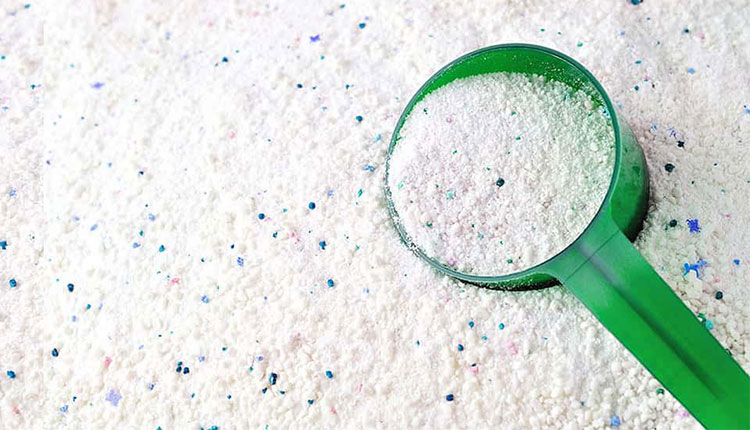 Scoop in detergent powder